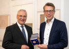Herrmann und Blume mit Bronze-Medaille in der Hand