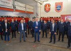Gruppenfoto mit Innenminister Joachim Herrmann und Feuerwehrleuten