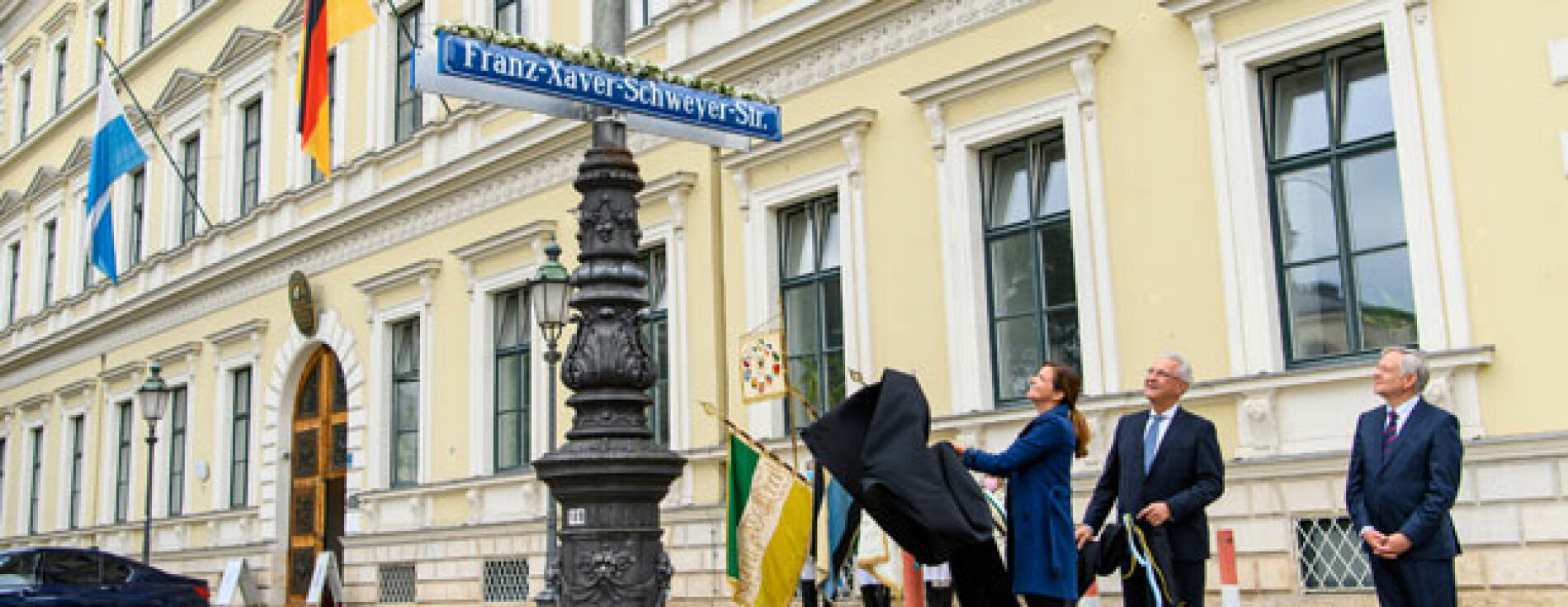 Enthüllung des Straßenschildes Franz Xaver Schweyer Straße