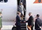 Innenminister Joachim Herrmann begrüßte das niederländische Königspaar am Flughafen in Nürnberg am 14. April 2016