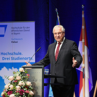 Innenminister Joachim Herrmann hinter Rednerpult