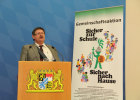 Schuleinschreibung 2014 - Pressetermin zur Schulwegsicherheit am 31. März 2014 in München: Staatssekretär Gerhard Eck